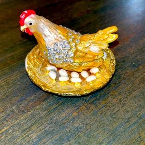 Chicken with eggs jewel box